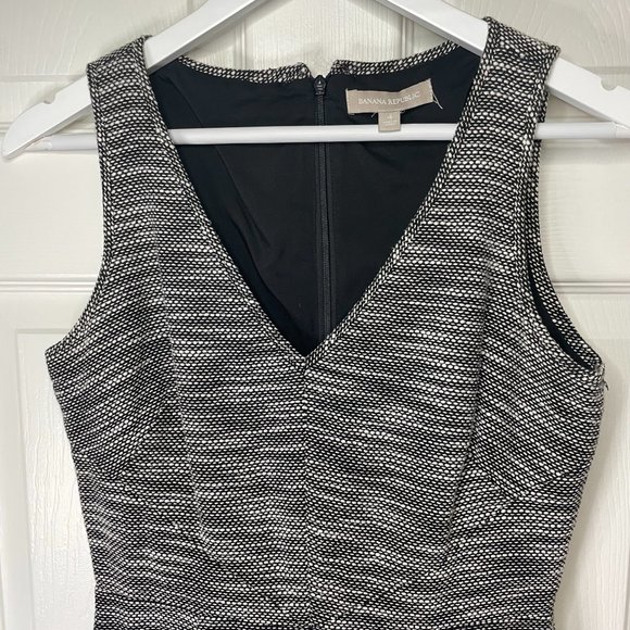 Banana Republic Women’s Woven Tweed Sheath Dress V-neck with Slit - Picture 6 of 7